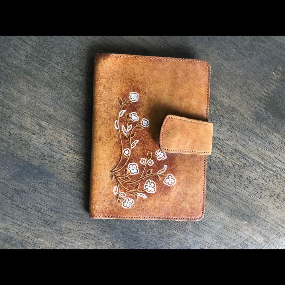 Leather Floral pattern Wallet - Picture 9 of 9